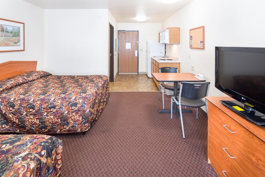 Woodspring Suites Springfield Room photo