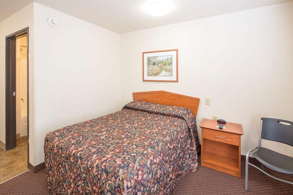 Woodspring Suites Springfield Room photo