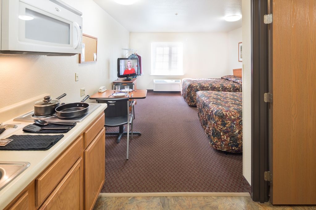 Woodspring Suites Springfield Room photo
