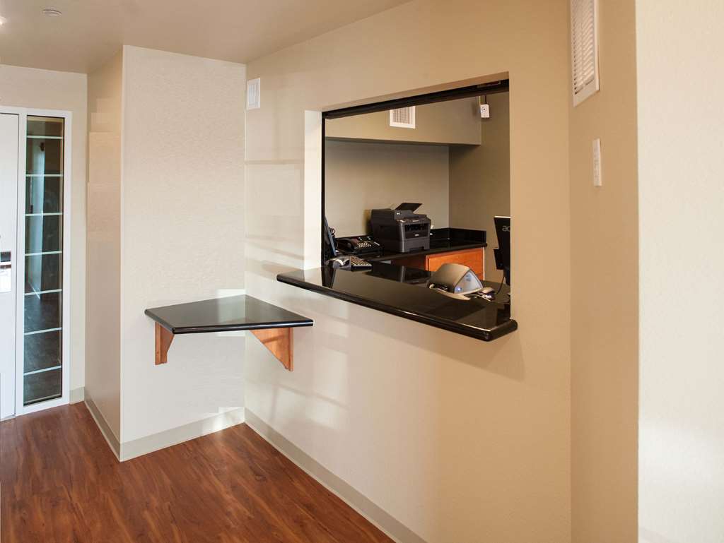 Woodspring Suites Springfield Interior photo
