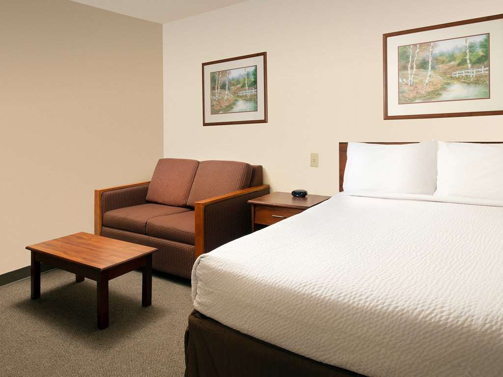 Woodspring Suites Springfield Room photo
