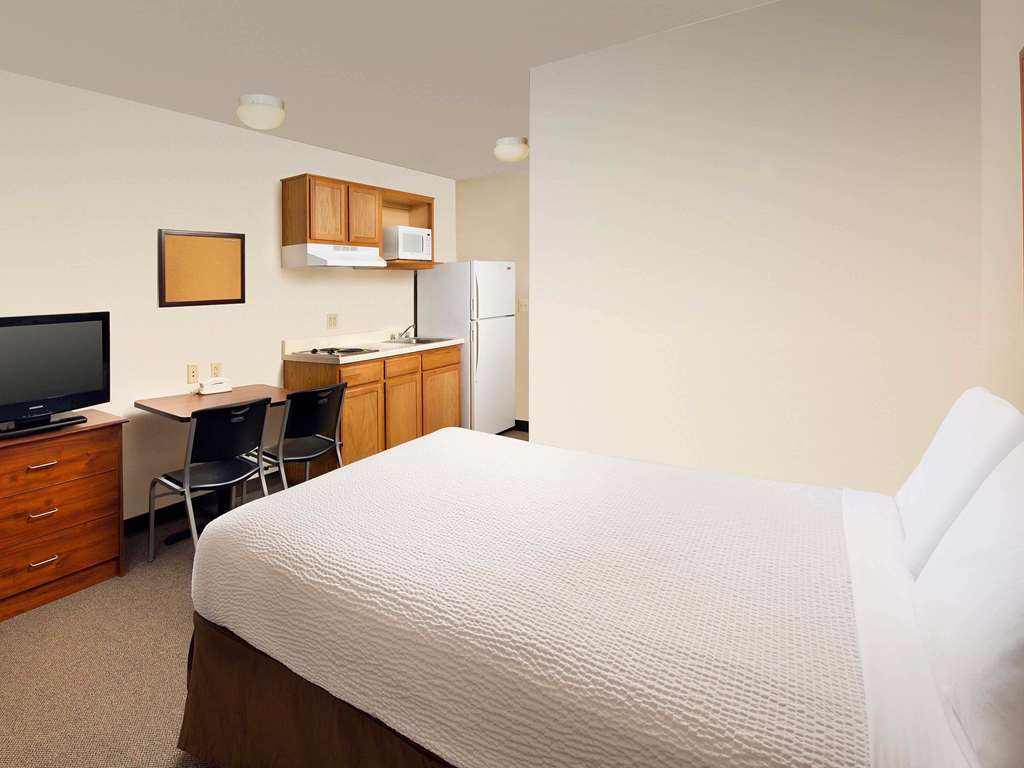 Woodspring Suites Springfield Room photo