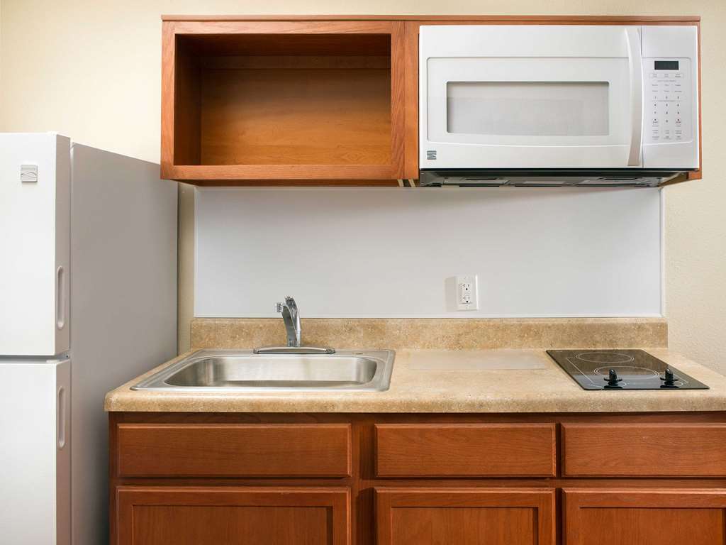 Woodspring Suites Springfield Room photo