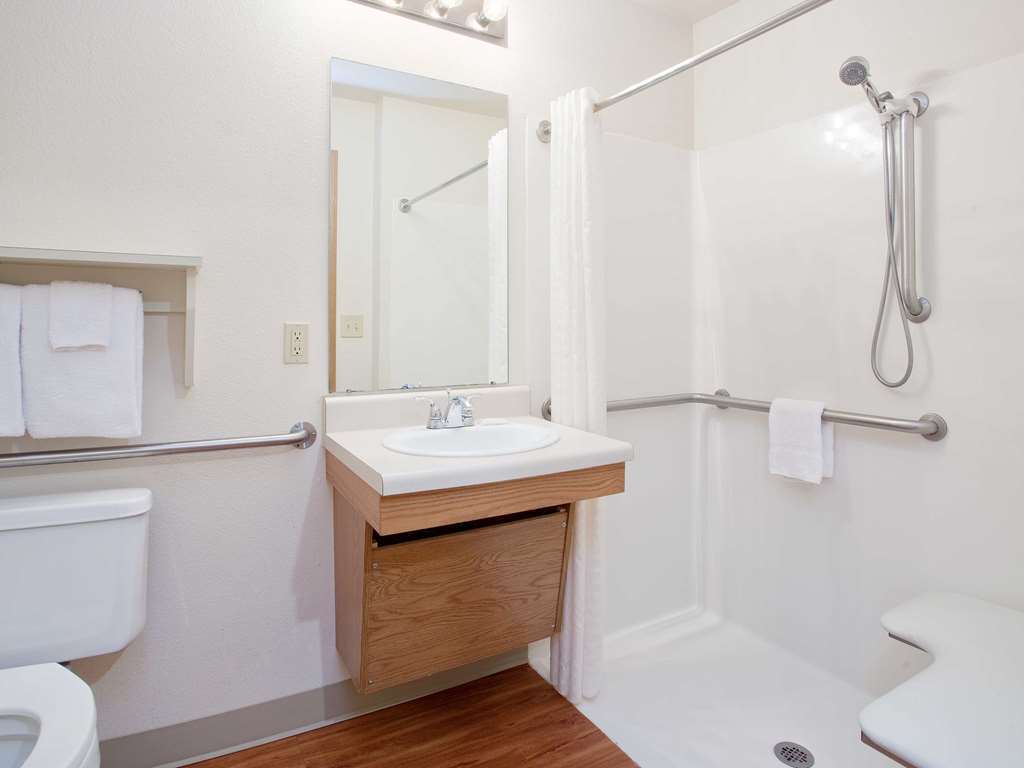 Woodspring Suites Springfield Room photo