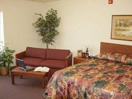 Woodspring Suites Springfield Room photo
